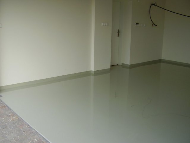 |2009| Rodinný dům Myškovice - podlaha garáže