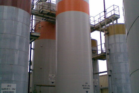 |2009| Elektrárna Chvaletice - nátěr nádrže na HCL